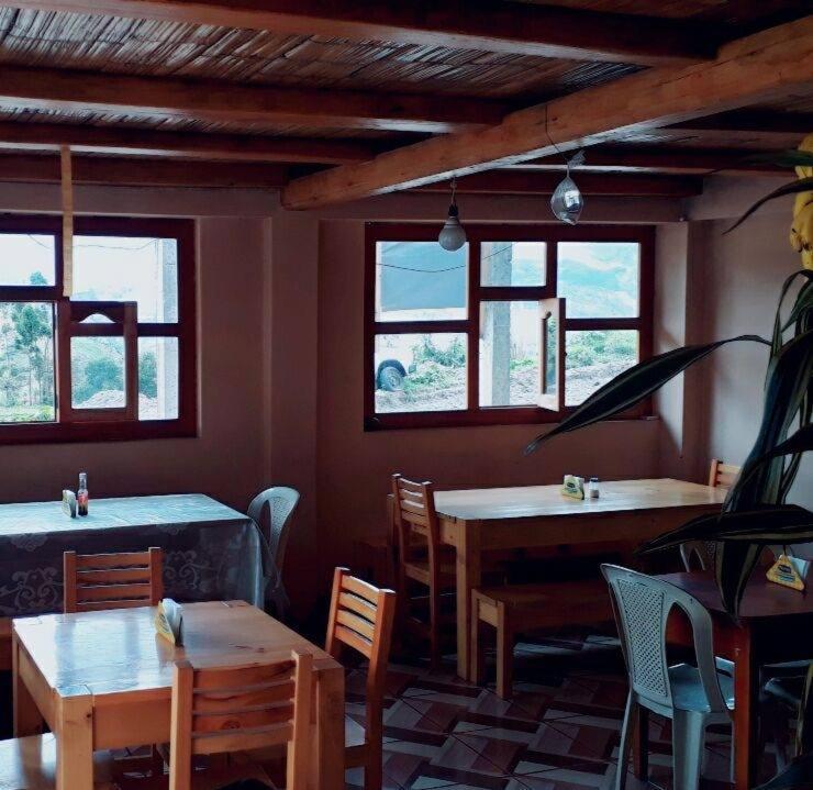 Hostal Dona Clarita & Vegetarian Food Chugchilán Exterior foto